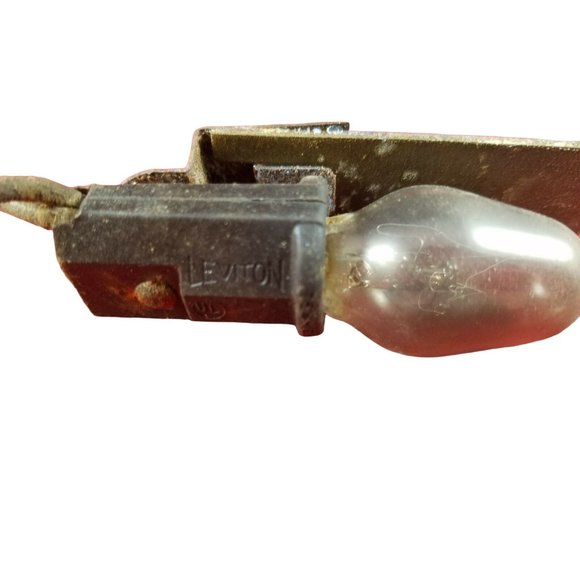 Vintage American Motor Range Bulb & Receptacle Model RF?8331 Mounting Bracket - Picture 2 of 3